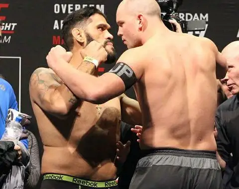 Stefan Struve vs Daniel Omielanczuk (UFC – 09 de Outubro de 2016)
