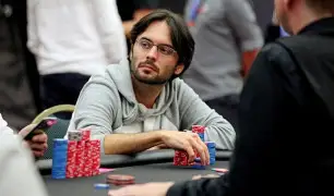 Campeão do US$ 530 Bounty Builder High Roller