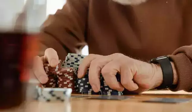 Desvendando os maiores mitos associados ao poker