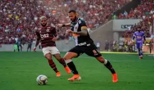 Jair Bolsonaro debate retorno do futebol com representantes do Vasco e Flamengo