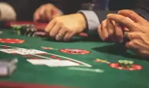 Jogador é expulso de cassino por não pagar após perder no poker