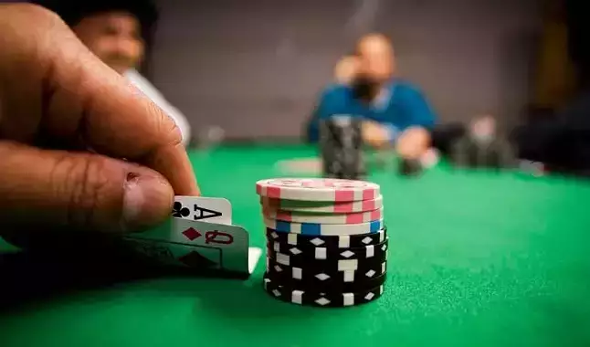 Como jogar com pares baixos no poker mais 4 dicas