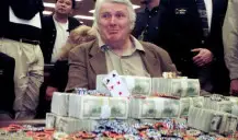 O mundo do poker perde uma de suas estrelas